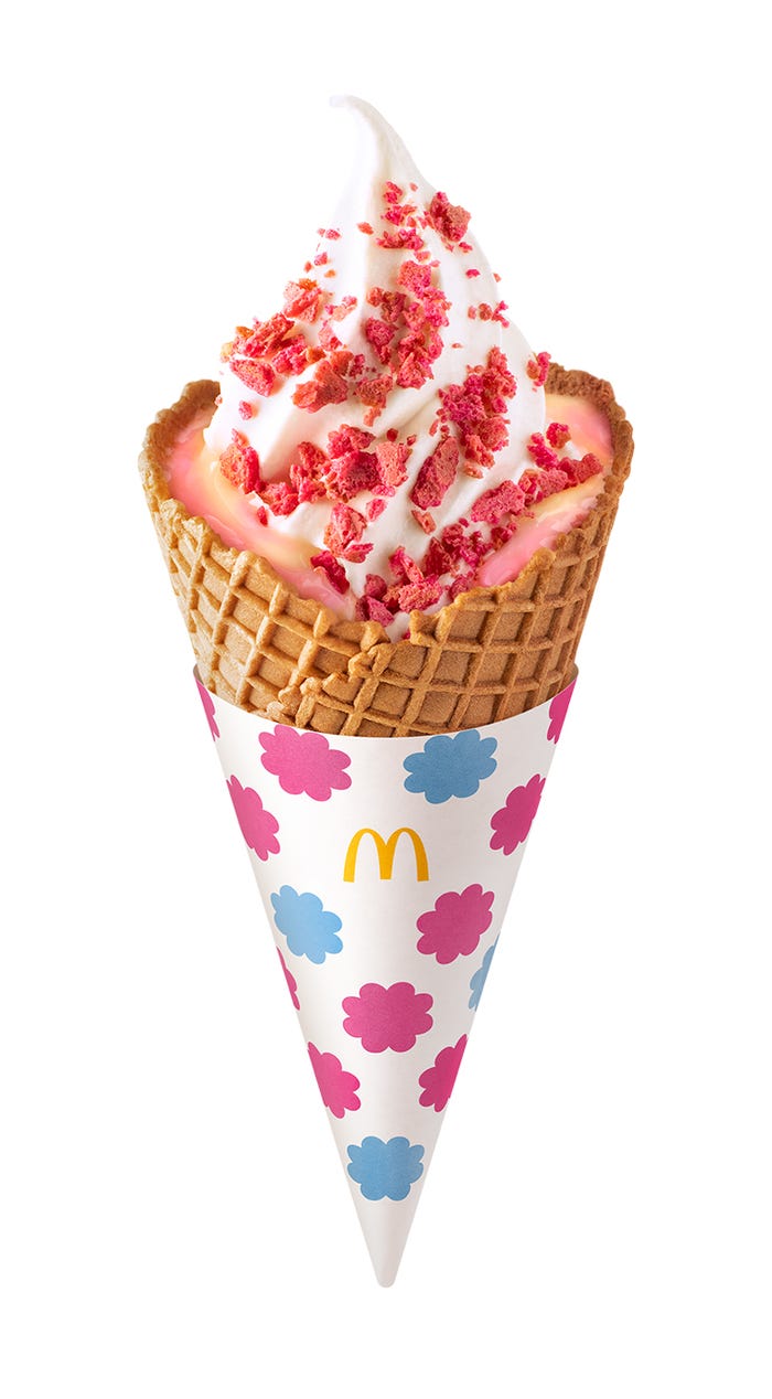 ワッフルコーン いちごミルキーのままの味(C)2021 FUJIYA CO.,LTD.