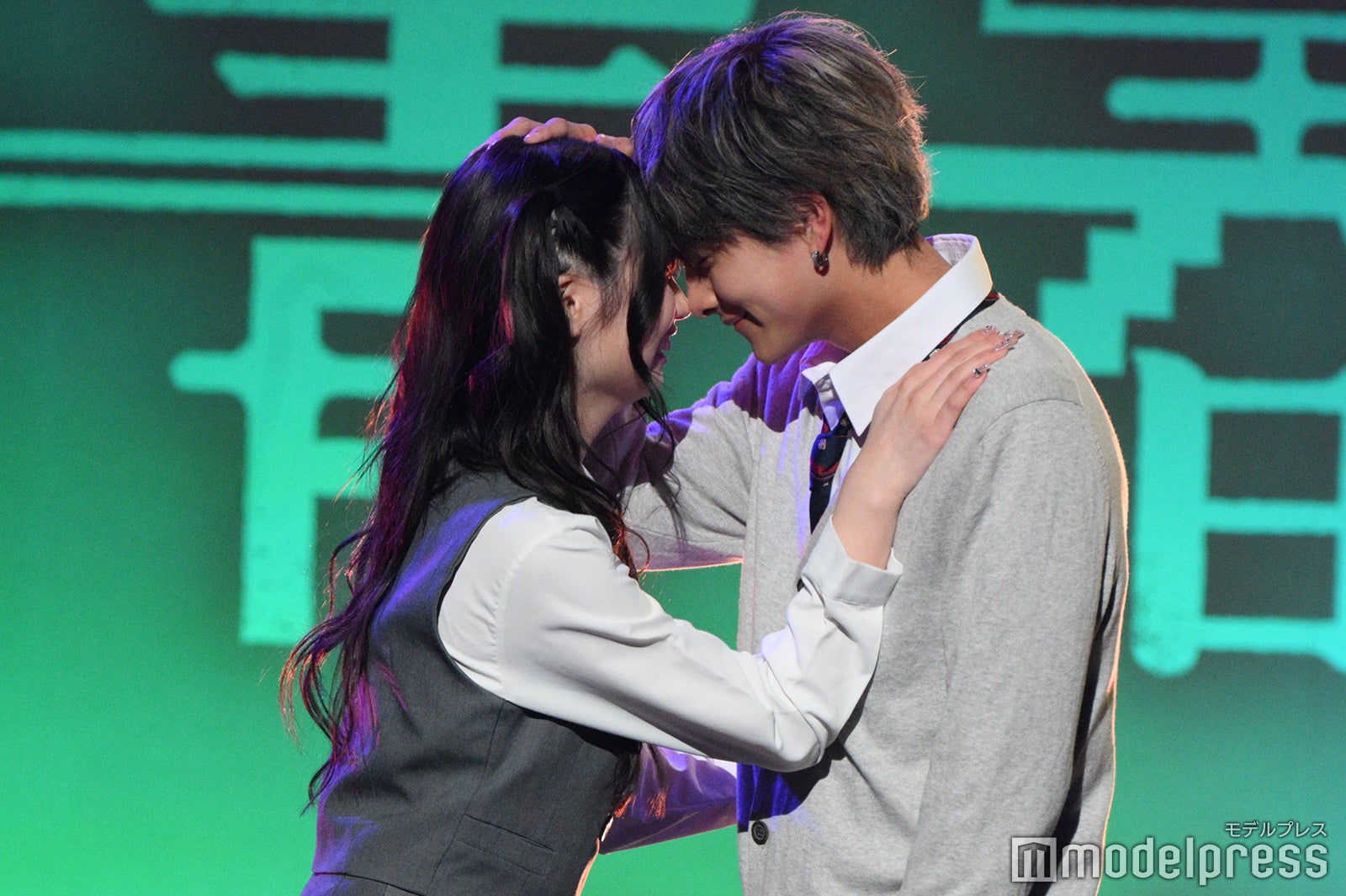 「今日好き」“けんみあ”藤田みあ＆中村健太朗カップル、頭ポンポンからおでこコツン【青春祭2025】
