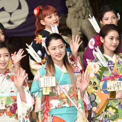 （前列左から）鷲尾伶菜、武部柚那、楓（後列左から）SAYAKA、須田アンナ、石井杏奈（C）モデルプレス