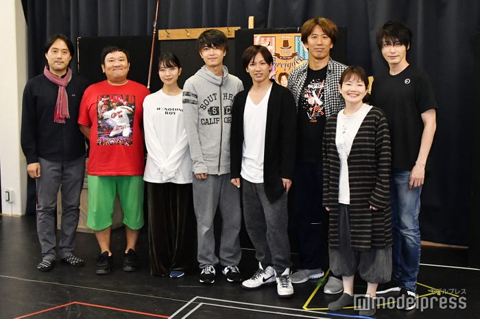 野坂実(演出)、我善導、小島梨里杏、高田翔、江田剛、清水順二、武藤晃子、徳山秀典(C)モデルプレス