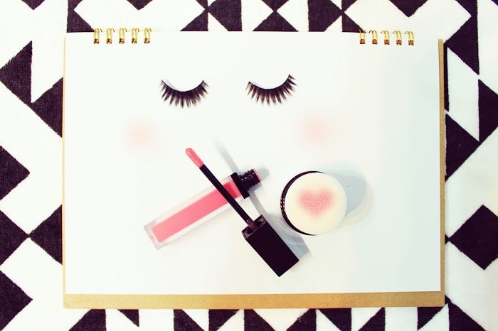 ふんわり丸チークで可愛らしさを演出/photo by GIRLY DROP