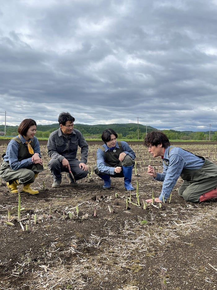 森結有花アナウンサー、松村北斗、森崎博之ら(C)HBCテレビ