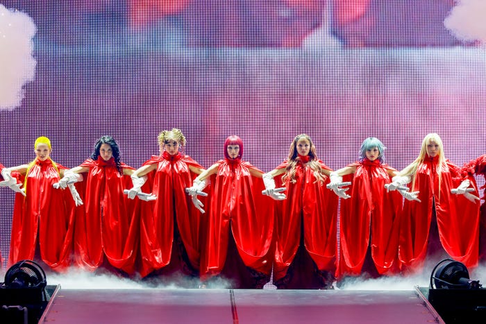 (左から)COCONA、CHISA、HARVEY、JURIN、JURIA、HINATA、MAYA「XG 1st WORLD TOUR “The first HOWL” FINAL Landing at TOKYO DOME」(提供写真)