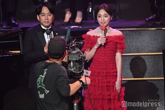 安住紳一郎アナウンサー、川口春奈(C)モデルプレス