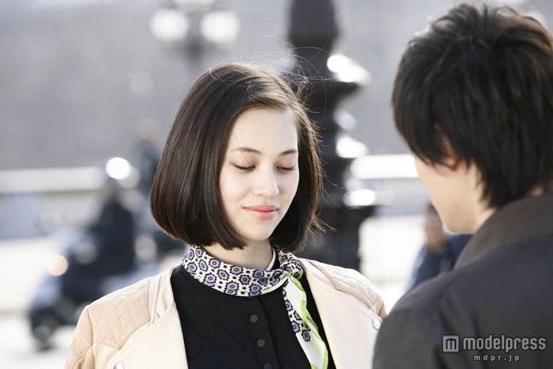 安藤政信、水原希子／資生堂「TSUBAKI」ヘッドスパ新CMメイキングショット