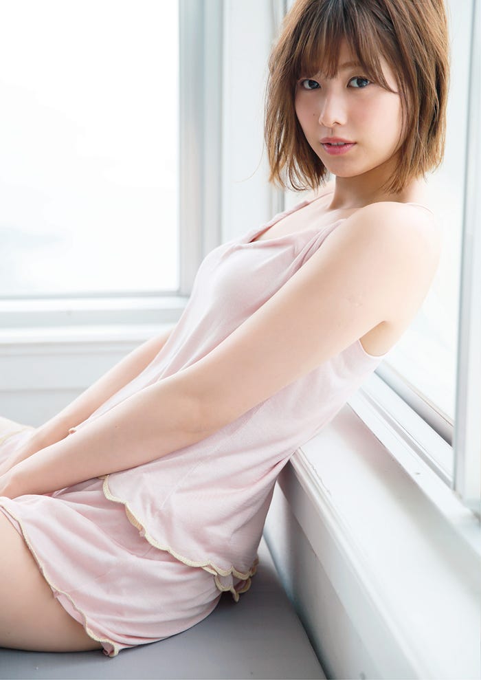 渡邉理佐/WHITE graph 001(講談社)撮影/三宮幹史(提供写真)