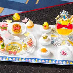 「ハイピリオン・ラウンジ」(ロビーラウンジ) ディズニー・パルパルーザ “ドナルドのクワッキー・ダック!ダック!ダックシティ!” プレミアムスウィーツセット(C)Disney