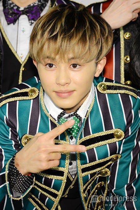 束感で動きを (C)モデルプレス