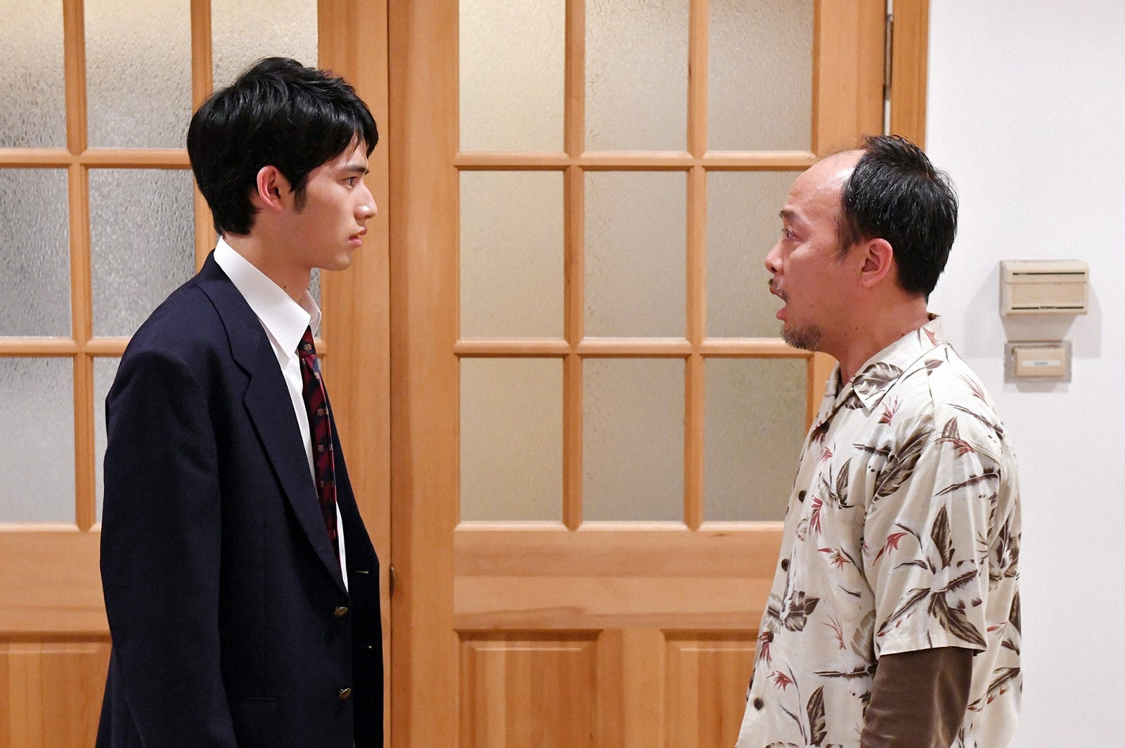 岡田健史、マキタスポーツ／「中学聖日記」第8話より（C）TBS