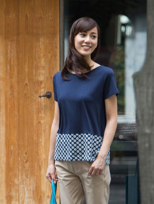 デニム刺繍裾切替プルオーバー「TALBOTS」4,860円(税込)/画像提供:TALBOTS