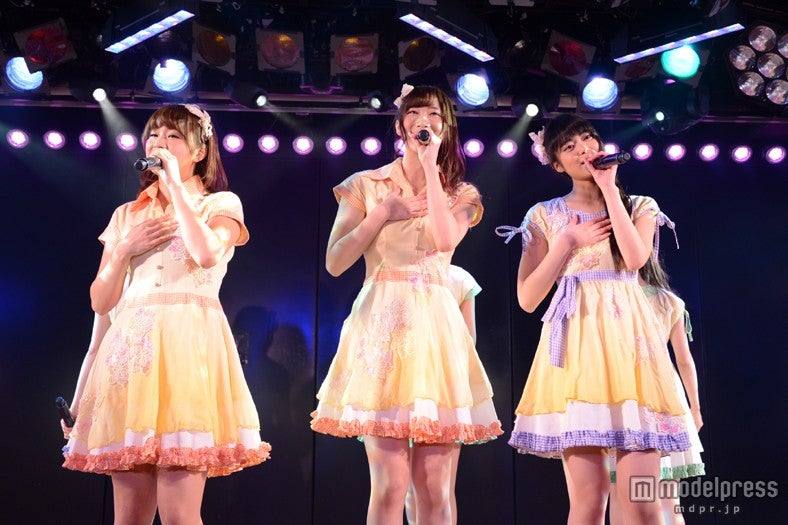 （左から）島田晴香、鈴木紫帆里、前田亜美