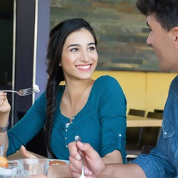 男性が「付き合って」と言いたくなる女性の気遣い3つ