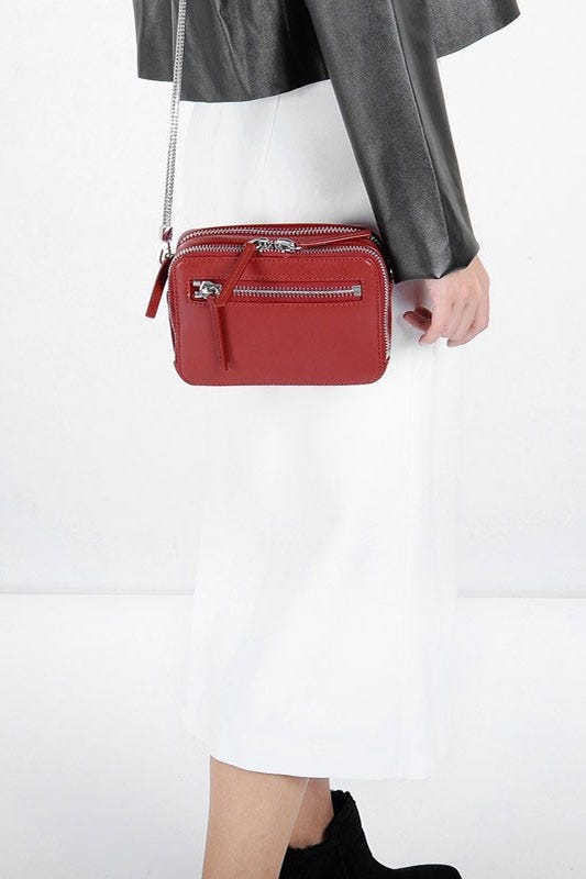 ジップディティールスリングバッグ「CHARLES & KEITH」7,452円(税込)/画像提供:CHARLES & KEITH