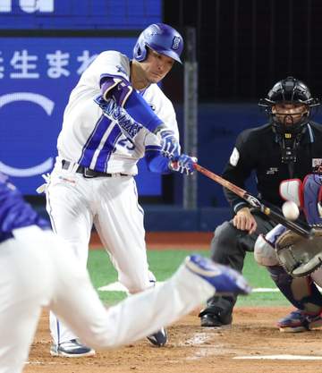 DeNA筒香 三回に豪快同点2ラン 4日の巨人戦で死球を受けて以来3試合ぶりにスタメン復帰