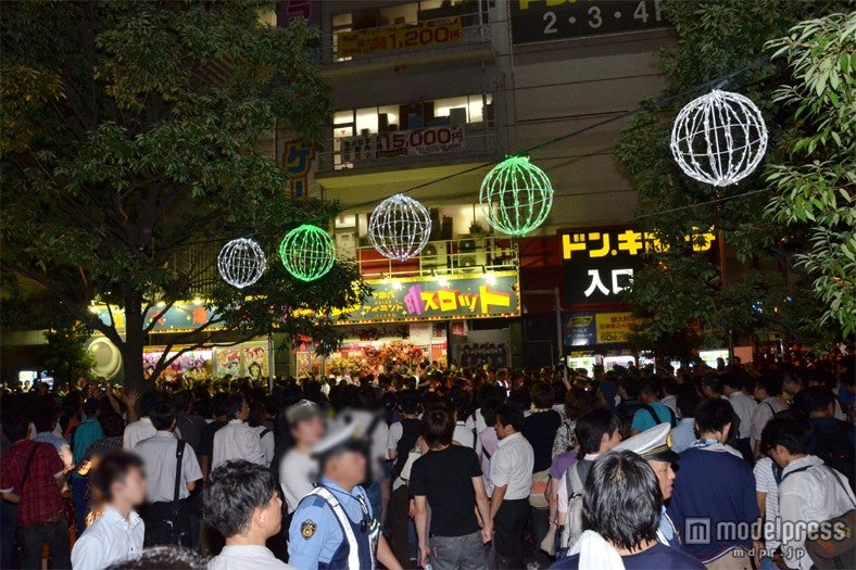 秋葉原に“あっちゃんコール”　卒業した前田敦子にファン殺到