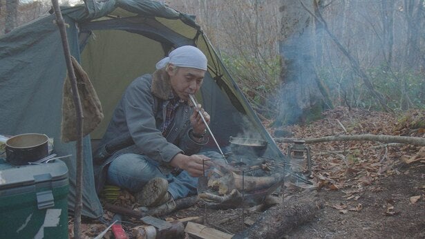 ヒロシが過去に起こった“鍋事件”と決別するため、焚き火めしを作る