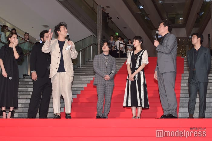 前に出て喋りたいムロツヨシ (C)モデルプレス