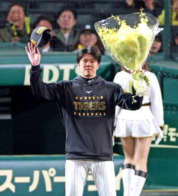 セ記録16奪三振の阪神・才木 記録は「知らなかった」花束にキョトン「何？って思ってました」