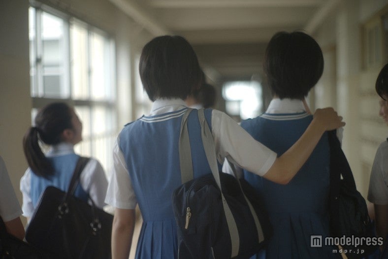 「第7回東宝シンデレラ」受賞者による写真集「Afterschool コバルトデイジー」より