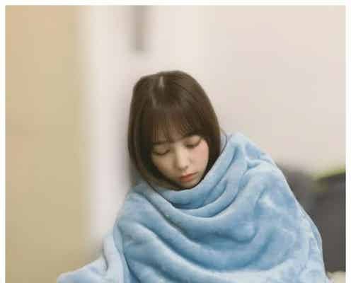 乃木坂46与田祐希、毛布くるまる寝顔ショット公開「可愛すぎ」「ほんとに起きてる?」の声