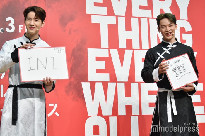 「もしもあの時違う決断をしていれば…〇〇になっていた!」テーマでフリップを見せた佐藤景瑚、與那城奨 (C)モデルプレス