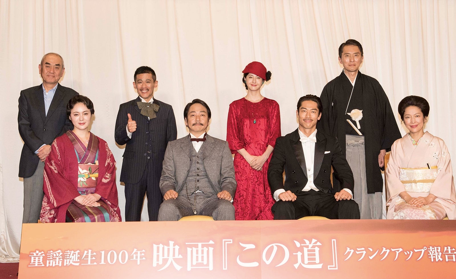 映画『この道』のクランクアップ報告会見の様子／雑誌「月刊EXILE」5月号より（画像提供：LDH）