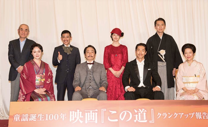 映画『この道』のクランクアップ報告会見の様子/雑誌「月刊EXILE」5月号より(画像提供:LDH)