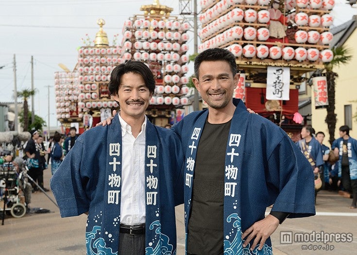 竹野内豊、江口洋介は「頼れる兄貴」 初共演で2ショット公開