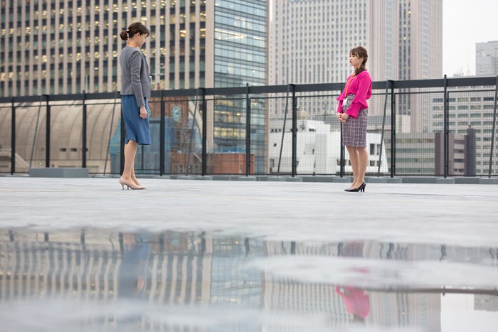 トリンドル玲奈、永尾まりや/「パーフェクトクライム」最終話より(C)ABCテレビ