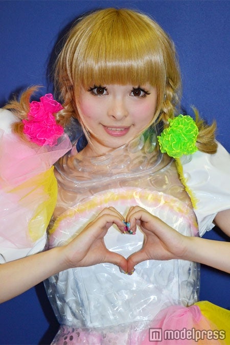 きゃりーぱみゅぱみゅがセクシー淑女に変身？！すっぴんも披露