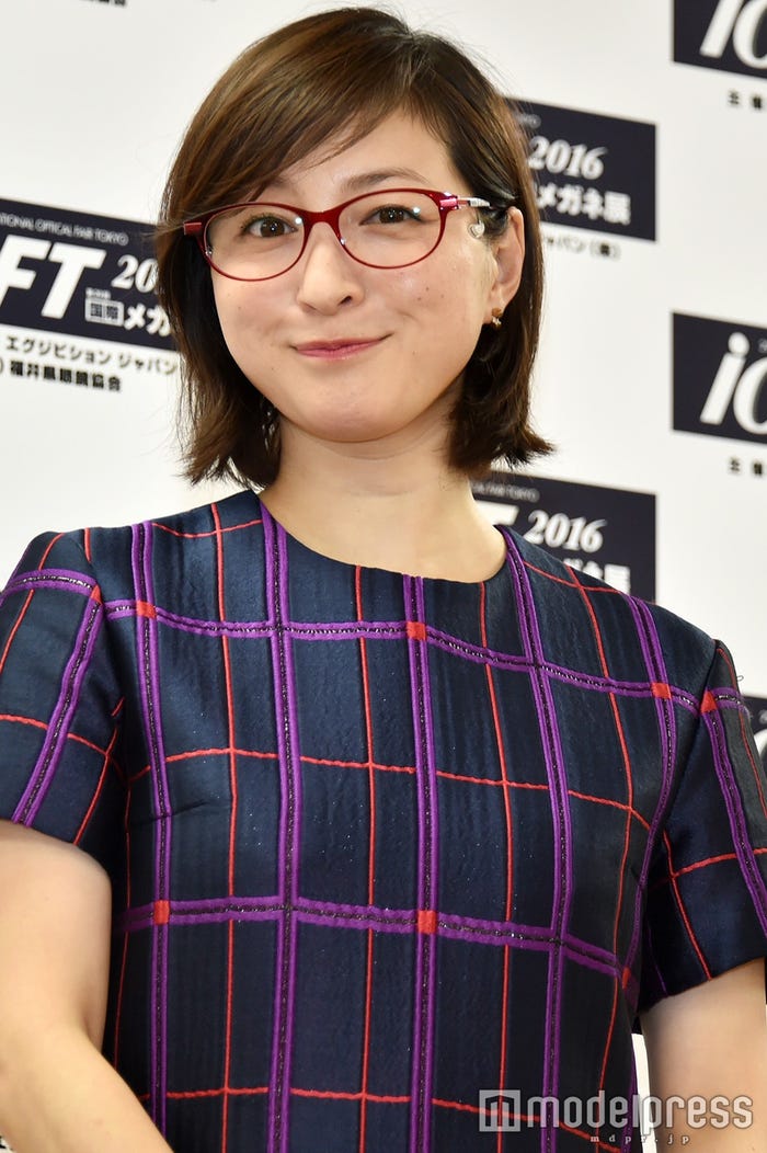 『第29回 日本メガネベストドレッサー賞』を受賞した広末涼子（C）モデルプレス