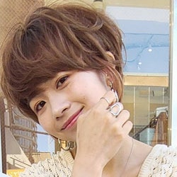 私、毛量で困ってます...。似合うヘアスタイルでその悩みを払拭♪