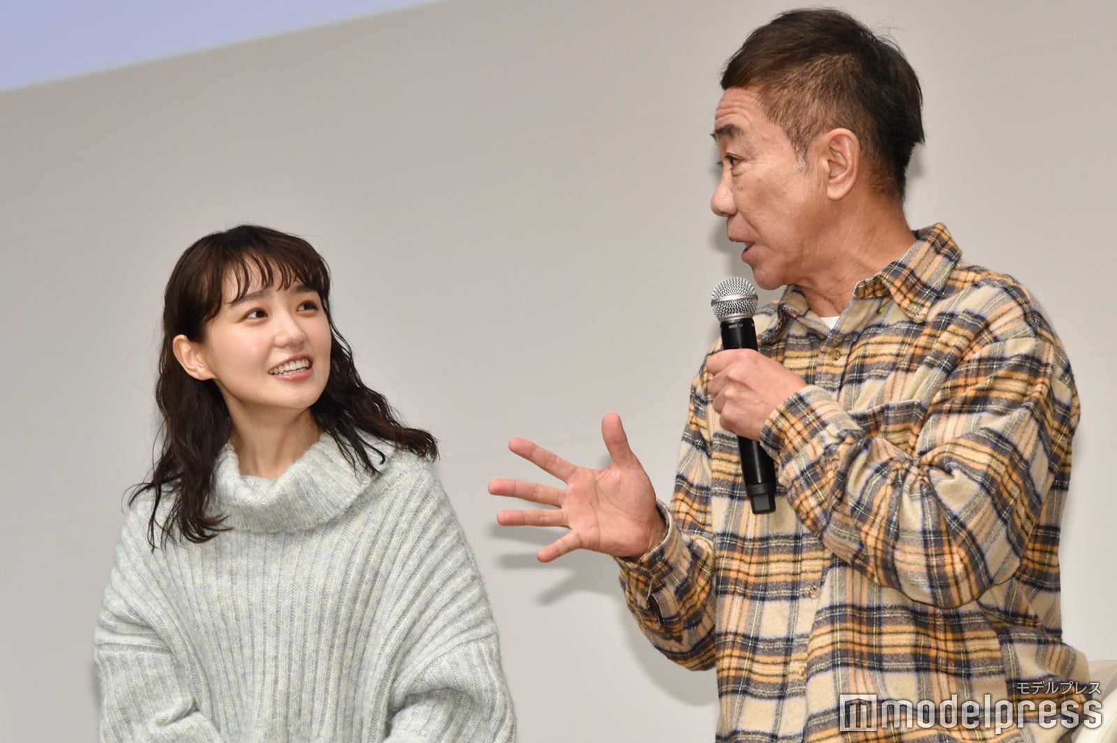 奈緒、木梨憲武（C）モデルプレス