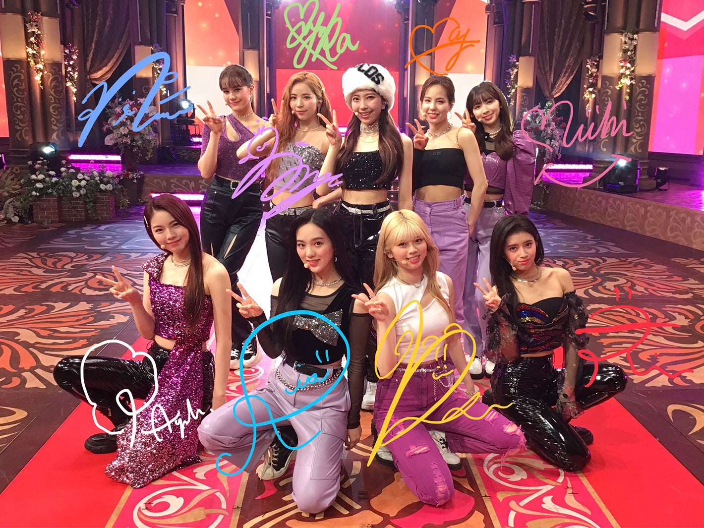 NiziU、美ウエスト見せ衣装で弾ける「Chopstick」など披露＜FNS歌謡祭2021＞