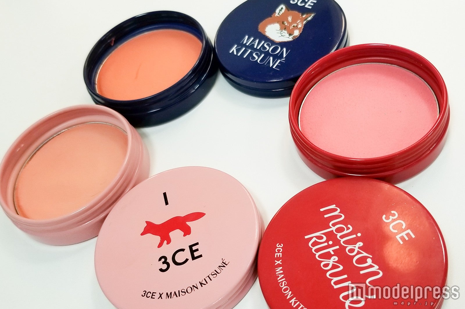 3CE（メゾンキツネソフトチーク）（C）モデルプレス