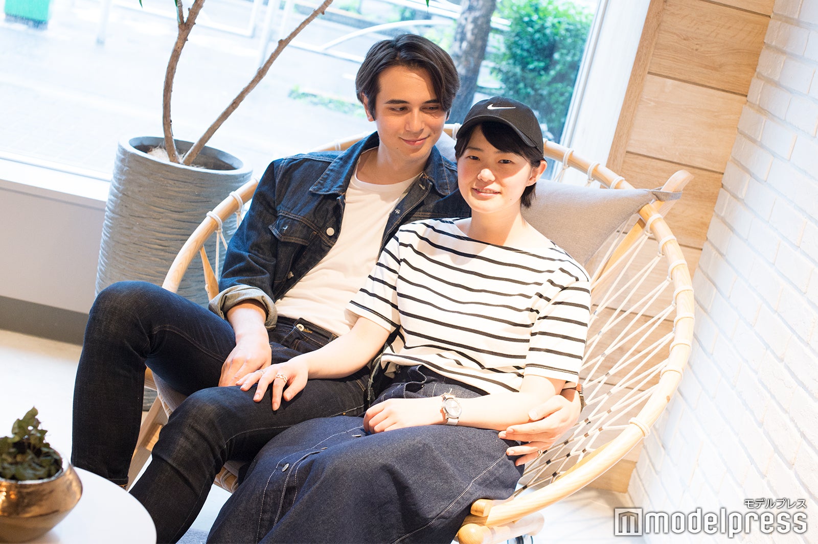 岡本至恩、佐藤つば冴（C）モデルプレス