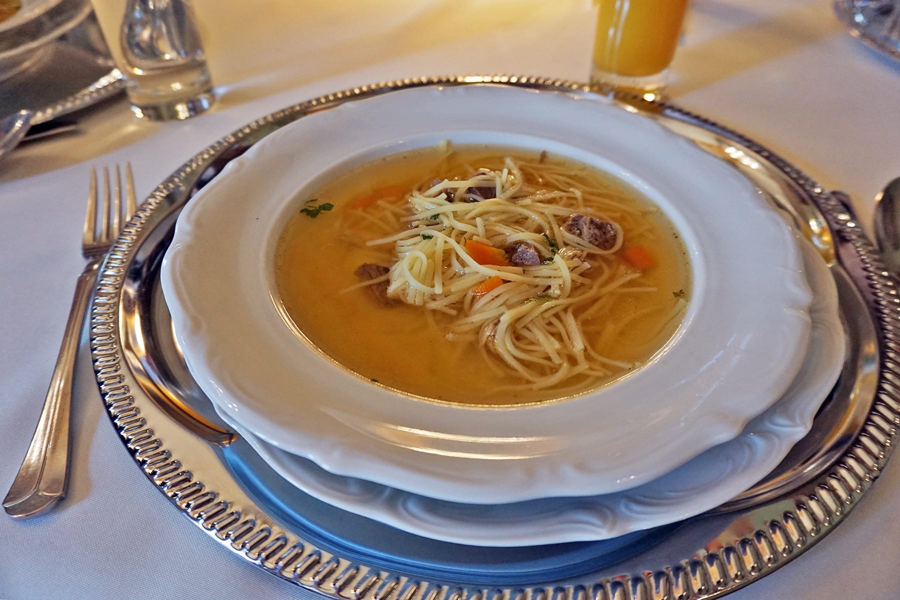 ほっとする味わいの「ロスウ」。ポーランドはスープの国で種類は多彩