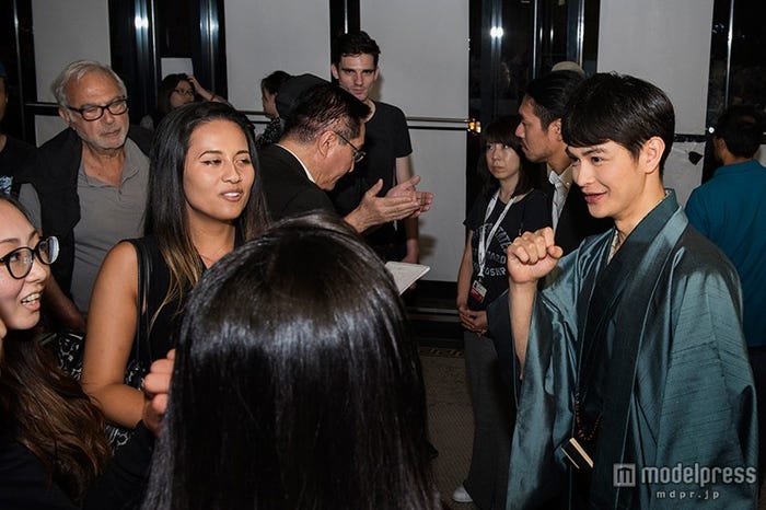 瀬戸康史 流暢なフランス語で 武士道 熱弁 会場から歓声 モデルプレス 瀬戸康史 流暢なフランス語で 武士道 熱弁 会場から歓声 モデルプレス