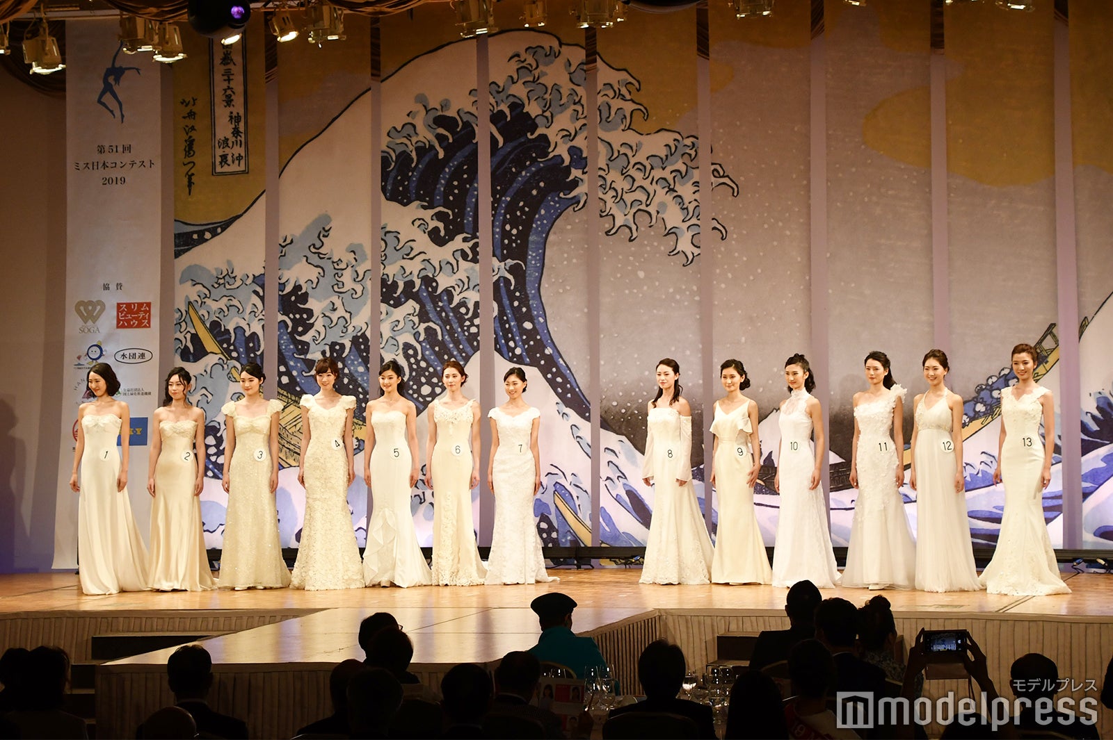 ドレス審査 （C）モデルプレス
