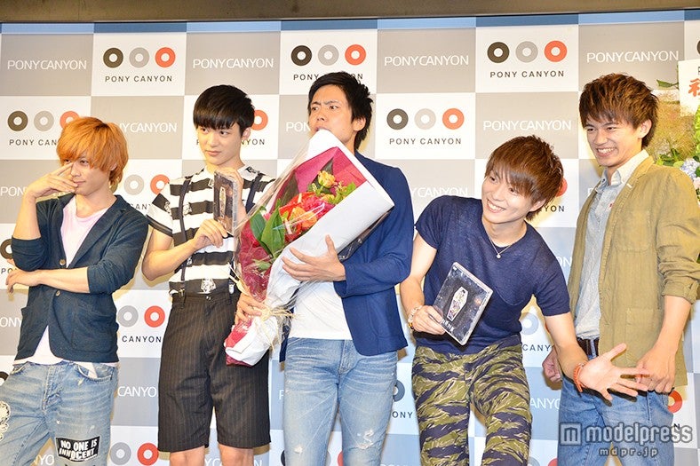 一番“イケメン”に見えるポーズに困惑／（左から）土屋シオン、阿久津愼太郎、中山義紘、松井勇歩、井上拓哉