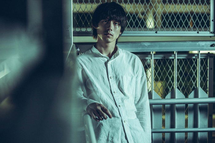 坂口健太郎「WOWOWオリジナルドラマ ヒル」(C)WOWOW