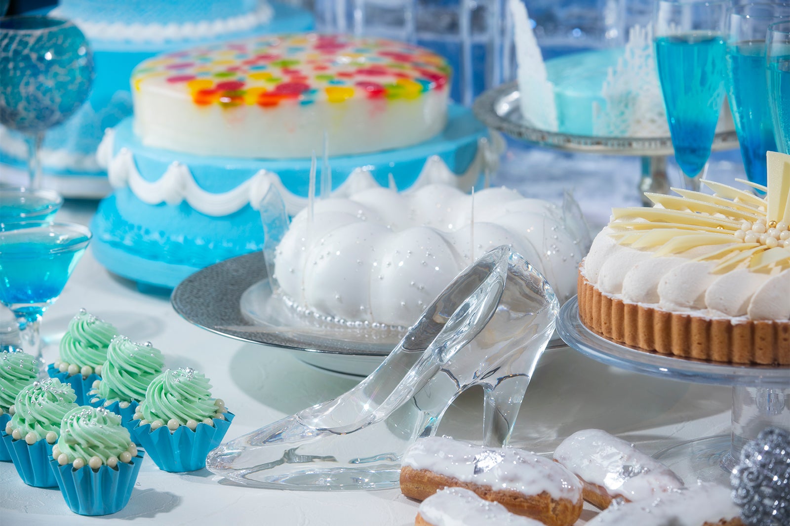 永遠の憧れ「シンデレラ」のクリスマスデザートブッフェ　30種のデザートで甘い物語の世界へ