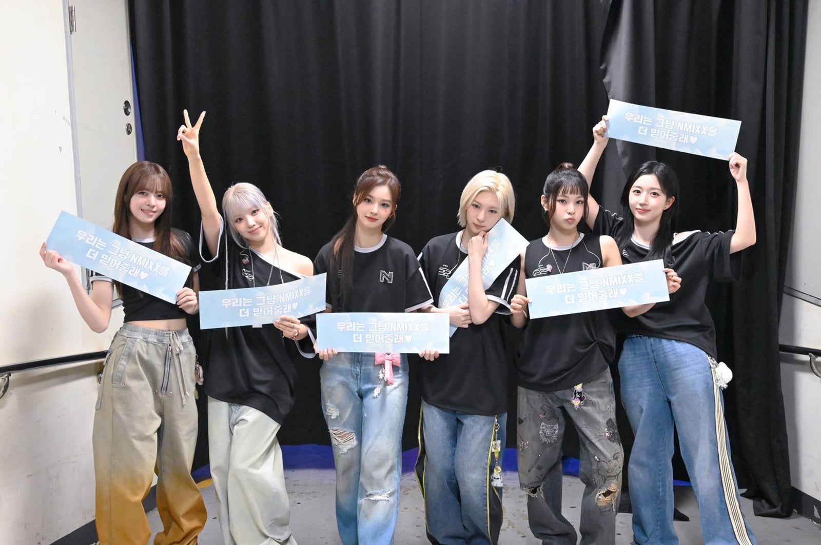 リリー、ジウ、ソリュン、ベイ、ギュジン、へウォン／NMIXX（提供写真）