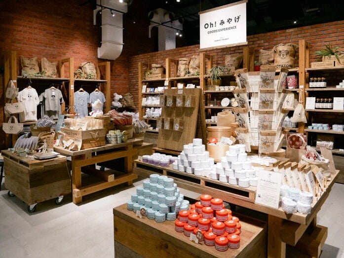 エントランスを入ってすぐのところにあるギフトショップ