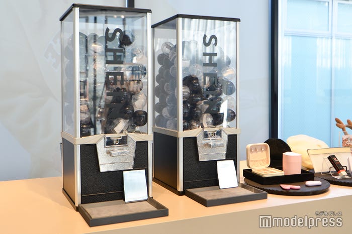 グッズやギフトカードがもれなく当たるガチャ/『SHEIN TOKYO』(C)モデルプレス