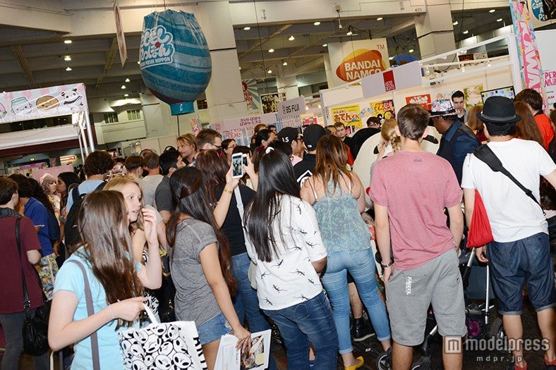 多くの人々で賑わう「MOSHI MOSHI NIPPON presents HYPER KAWAii!!」エリア