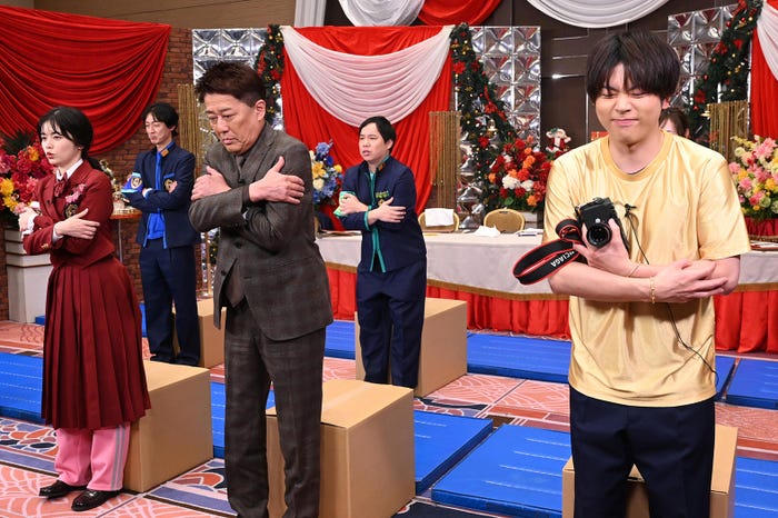 小芝風花、矢部浩之、坂上忍、せいや、増田貴久(C)日本テレビ