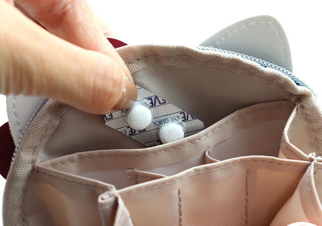 ブリルミーハローキティミニコスメポーチタイトポケット