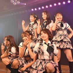 モデルプレス - 島田晴香・竹内美宥・永尾まりやも駆けつけAKB48 9期生6名集結 10周年で感動の涙