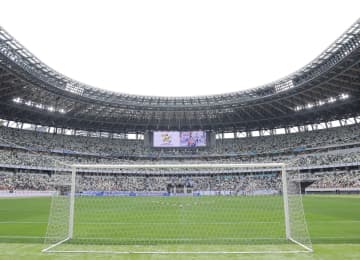 皇后杯 広島が熱戦制し初優勝 中嶋淑乃が劇的決勝弾「めちゃくちゃ嬉しい」14年ぶり元日国立決勝の観客は1万6527人 無料開放バックスタンドは1、2層埋まる